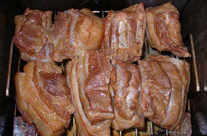 Коптим сало.