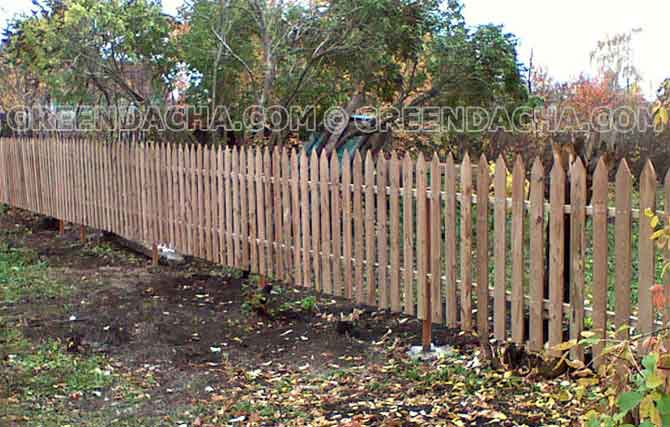 Забор из досок поддонов. Забор из досок поддонов.