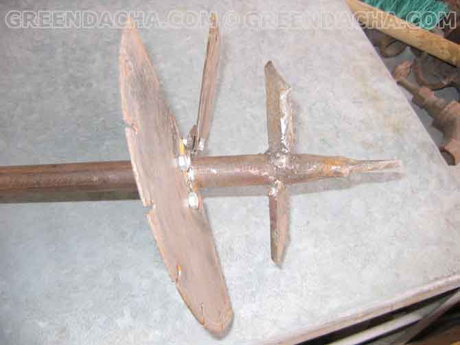 Режущую кромку на фрезах бура следует затачивать так, чтобы она была остриём обращена к низу! Режущую кромку на фрезах бура следует затачивать так, чтобы она была остриём обращена к низу!