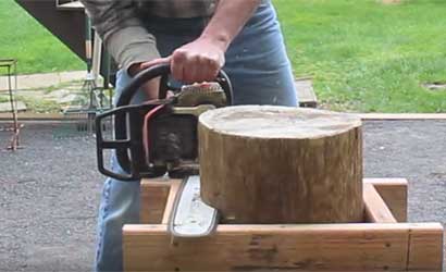 Спиливаем пень.